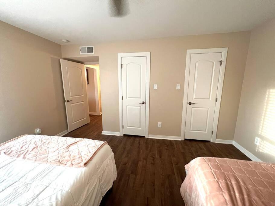 Lovely 2 Bedroom/2 Bath Houston, Heights/Galleria ภายนอก รูปภาพ