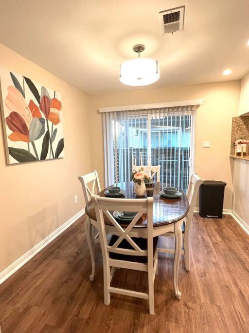 Lovely 2 Bedroom/2 Bath Houston, Heights/Galleria ภายนอก รูปภาพ